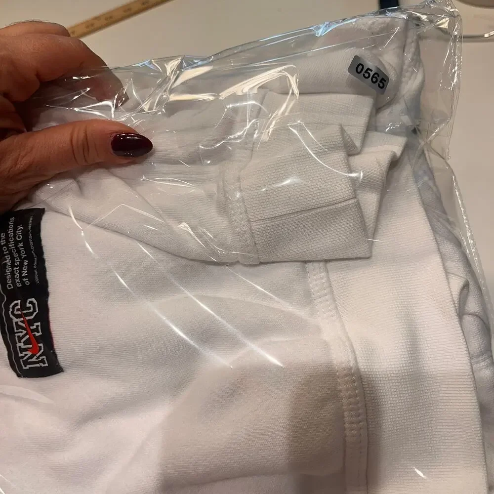 Nike Kid's NYC Running Apple White Pullover Hoodie Size Large